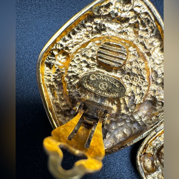 LOT 1520 24K gold plated CHANEL vintage clip on earrings green gripoix glass - Picture 15 of 17